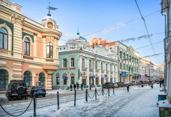 Bâtiments anciens sur la rue Rozhdestvenskaya — Photo