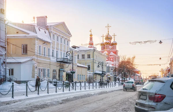 Rozhdestvenskaya 거리에 사원 — 스톡 사진