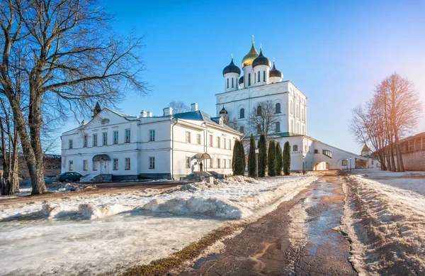 Katedrála Nejsvětější Trojice v Kremlu Pskov — Stock fotografie