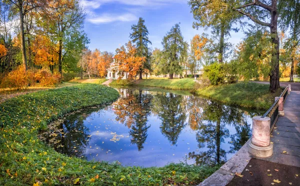 Paviljoen Chinese prieel en vijver — Stockfoto