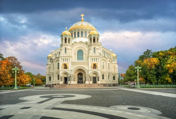 Kronstadt Meydanı'ndaki Deniz Katedrali — Stok fotoğraf