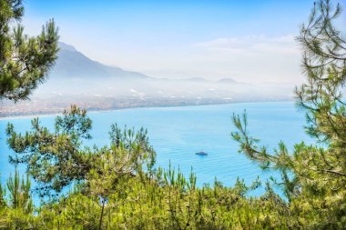 Akdeniz'in Mavi Körfezi 