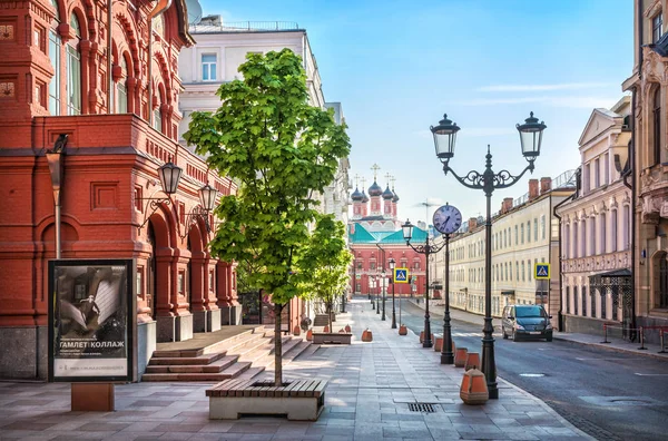 Театр наций из красного кирпича на Петровском переулке — стоковое фото