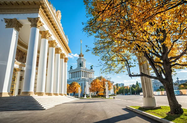 Pavilion with a colonnade of VDNH — Stock Photo, Image