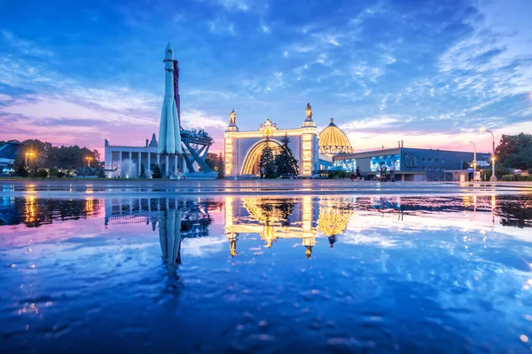 Blue Sky Vostok Rocket Cosmos Pavilion Exhibition Economic Achievements Moscow — Stock Photo, Image