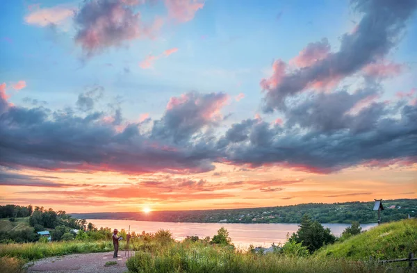 Monument Över Levitan Levitan Berget Plyos Fantastiskt Vacker Solnedgång Sommar — Stockfoto