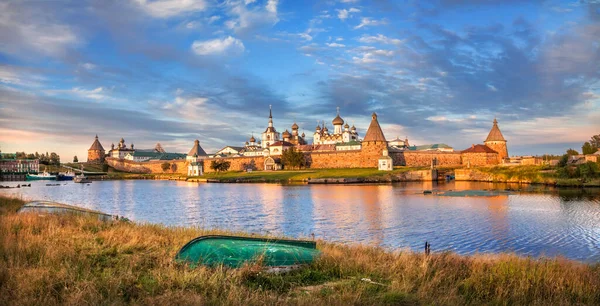 Monastero Solovetsky Sulle Isole Solovetsky Acqua Blu Della Baia Prosperità — Foto Stock