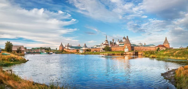 Monastère Solovetsky Sur Les Îles Solovetsky Eau Bleue Baie Prospérité — Photo