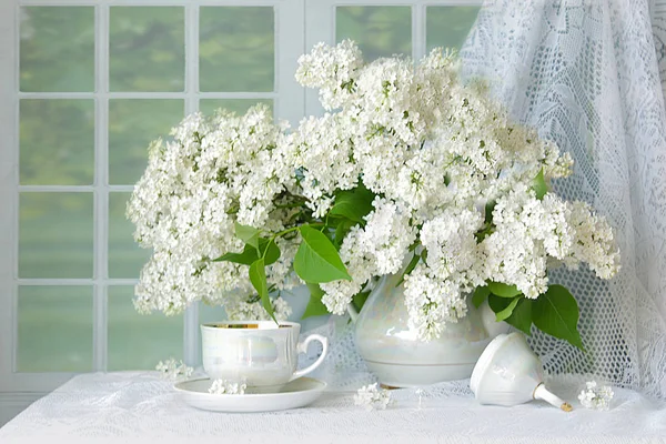 Stillleben Blumen Vasen Beeren Früchte — Stockfoto