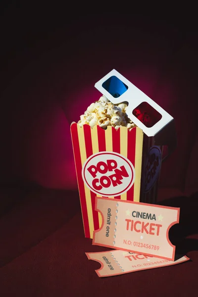 Cinema Pop Corn Och Glasögon Röd Cinema Fåtölj — Stockfoto