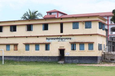 Singra Damdama Pilot Okulu Ve Kolej binaları arka taraftan