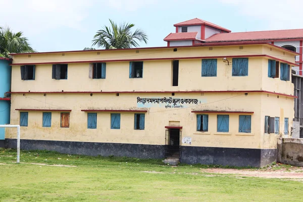 Singra Damdama Pilot Okulu Ve Kolej binaları arka taraftan