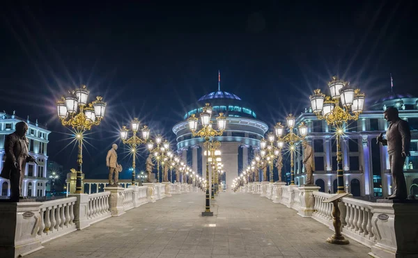 Vista Nocturna Del Puente Peatonal Centro Skopje —  Fotos de Stock