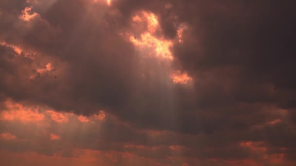 Nuages Rayons Sinistres Rouge Sang Qui Les Traversent — Video