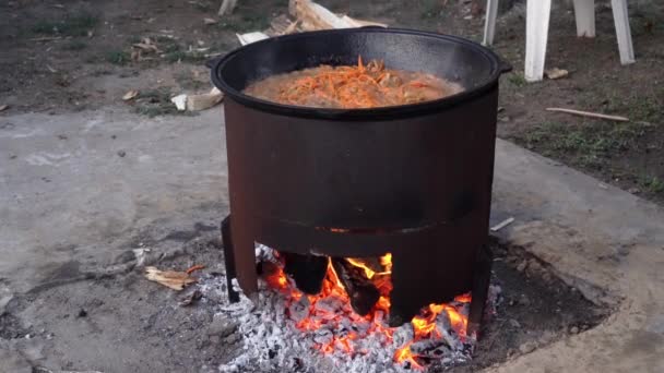 Cooking Pilaf Large Pot Open Fire Fry Meat Onions Carrots — Stock Video