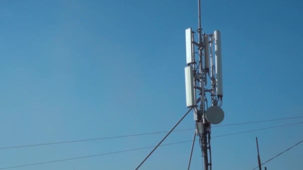 Close Uma Antena Torre Celular Para Redes Móveis Sem Fio — Vídeo de Stock