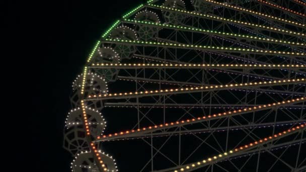 Vista Noturna Roda Gigante Luzes Multicoloridas Brilhantes Parque Diversões — Vídeo de Stock