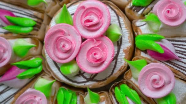 Gâteau Fête Avec Des Fleurs Roses Bonbons Dessert — Video