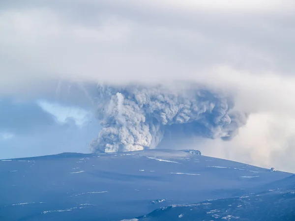 アイスランド、アイスランドのエイジャフィヤラヨクル火山 — ストック写真