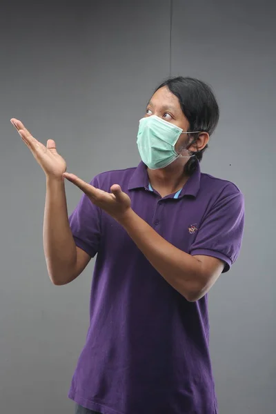Normál Indonéz Férfi Kéz Mutatja Tér Segítségével Arc Maszk Vagy — Stock Fotó