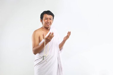 Hac Tawaf dua eden Asyalı izole edilmiş.