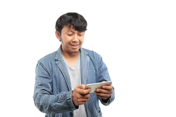 Ung Asiatisk Man Med Hjälp Smartphone — Stockfoto