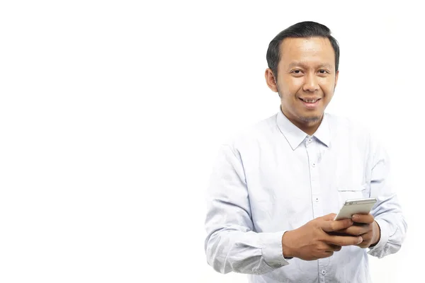 Muda Asia Pria Menggunakan Smartphone — Stok Foto