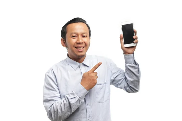 스마트폰을 사용하는 아시아인 — 스톡 사진