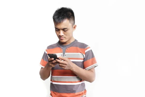 Philippines Hommes Utilisant Smartphone Isolé Manila Philippine Sept 2020 — Photo
