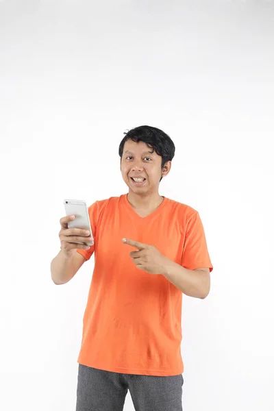 Muda Asia Pria Menggunakan Smartphone — Stok Foto