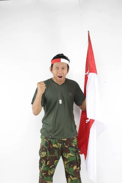 インドネシア海軍は旗を振って叫んでいます — ストック写真
