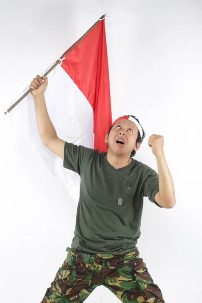 Héroe Día Indonesia Hombre Mirando Hacia Arriba Sosteniendo Ondeando Bandera —  Fotos de Stock