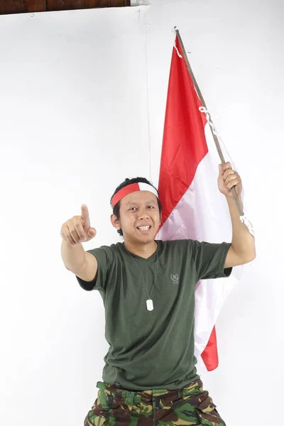 Prajurit Indonesia Memegang Bendera Badan Belakang Berteriak Dan Gerakan Tangan — Stok Foto