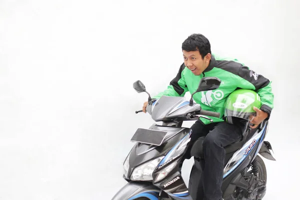 亚洲人骑摩托车很危险 因为骑摩托车不安全 印度尼西亚日惹 2018年6月3日 — 图库照片