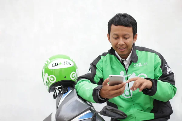 Sopir Sepeda Motor Gojek Uber Dan Ambil Dari Transportasi Asia — Stok Foto