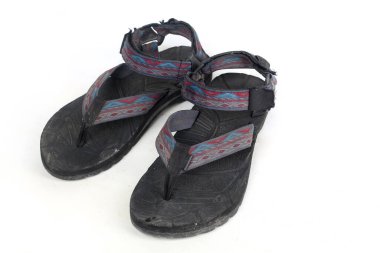 İzole edilmiş beyaz arkaplandaki sandalet dağları