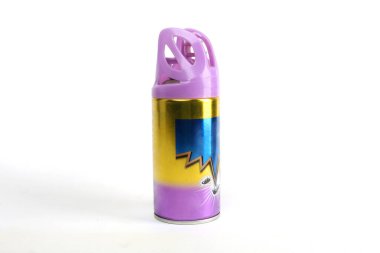 Sivrisinek kovucu sprey şişesi izole edilmiş.