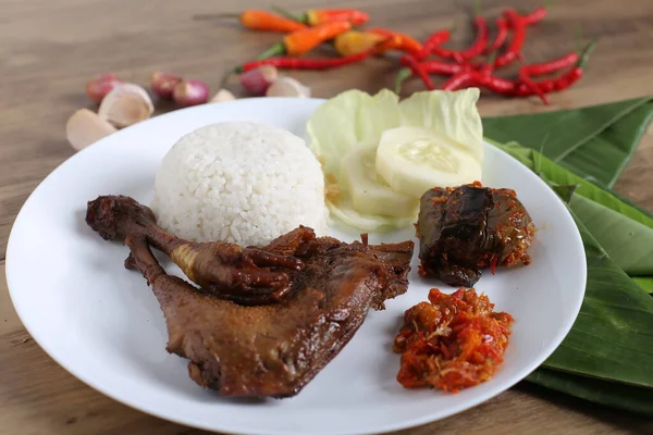 Closeup White Plate Fried Chicken Leg Boiled Rice Sliced Cucumbers — Stock Photo, Image