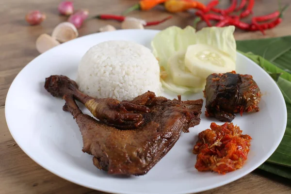 Closeup White Plate Fried Chicken Leg Boiled Rice Sliced Cucumbers — Stock Photo, Image