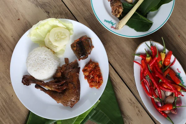 Closeup White Plate Fried Chicken Leg Boiled Rice Sliced Cucumbers — Stock Photo, Image