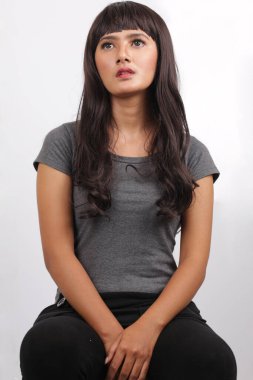 Asyalı kadın güzellik portresi izole edilmiş. Asyalı kadın güzel beyaz bir altyapıya sahip