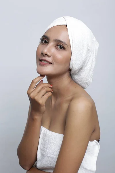 美しい肌のアジア系女性 健康的なスキンケアの概念を持つ若い美しさアジアの女性 — ストック写真