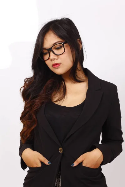 Indonesia Affärskvinna Med Glasögon Och Hålla Bok Vit Bakgrund — Stockfoto