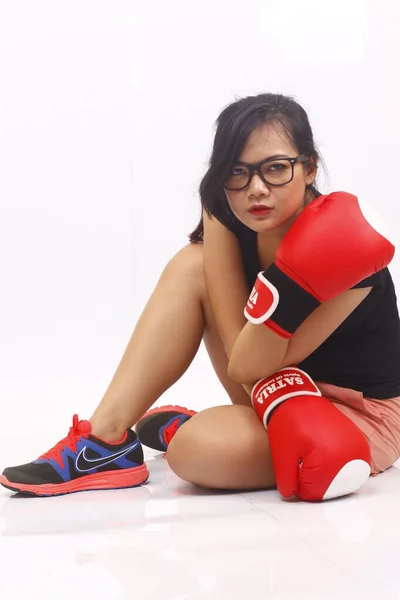 Indonesia Kvinna Sport Med Boxningshandskar Vit Bakgrund Jakarta Indonesien Oktober — Stockfoto