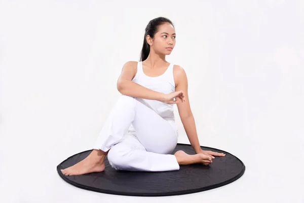 Méditation Portrait Jeune Femme Gymnase Yoga Exercice Isolé Sur Blanc — Photo