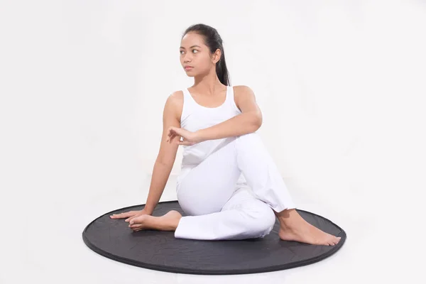 Stretching Motion Kvinna Yoga Poserar Fitness Sport Gym Och Livsstil — Stockfoto