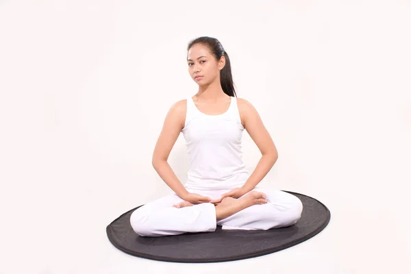 Femme Méditant Fond Blanc Jeune Femme Pratiquant Yoga Position Lotus — Photo