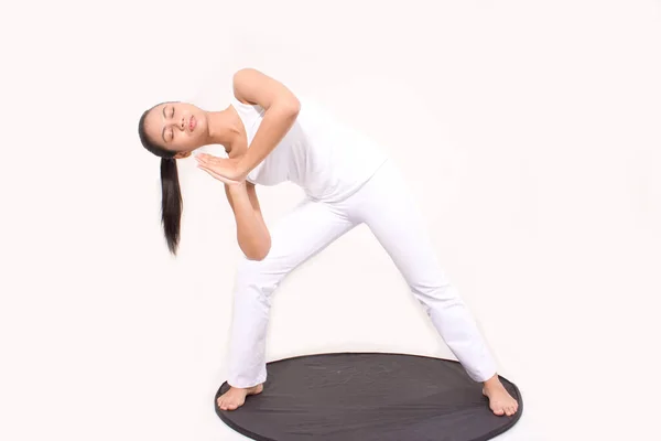 Yogaposer Asiatiska Kvinnor Sportig Asiatisk Kvinna Bär Vit Tank Top — Stockfoto