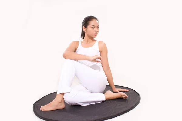 Yoga Poserar Kvinnor Ung Kvinna Som Utövar Yoga — Stockfoto