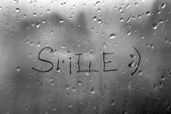 Handmade Word Smile Wet Glass Window — Stock Photo, Image